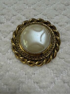 Vintage Signed GJD Ginnie Johansen Large Raised Faux Pearl Brooch Pin